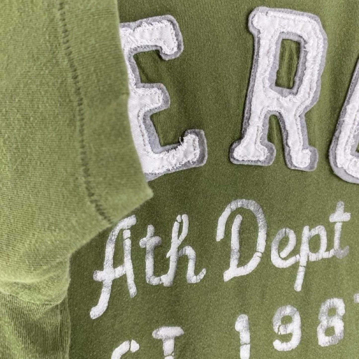 Aeropostale Tee - L