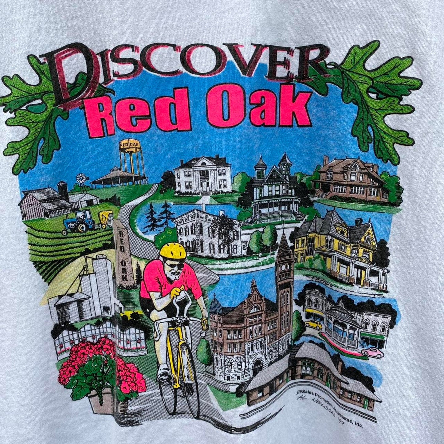 Discover Red Oak Tee